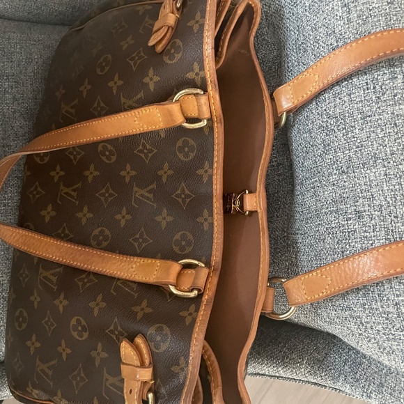 Authentic LV Monogram Batignolles Handbag - Picture 6 of 16